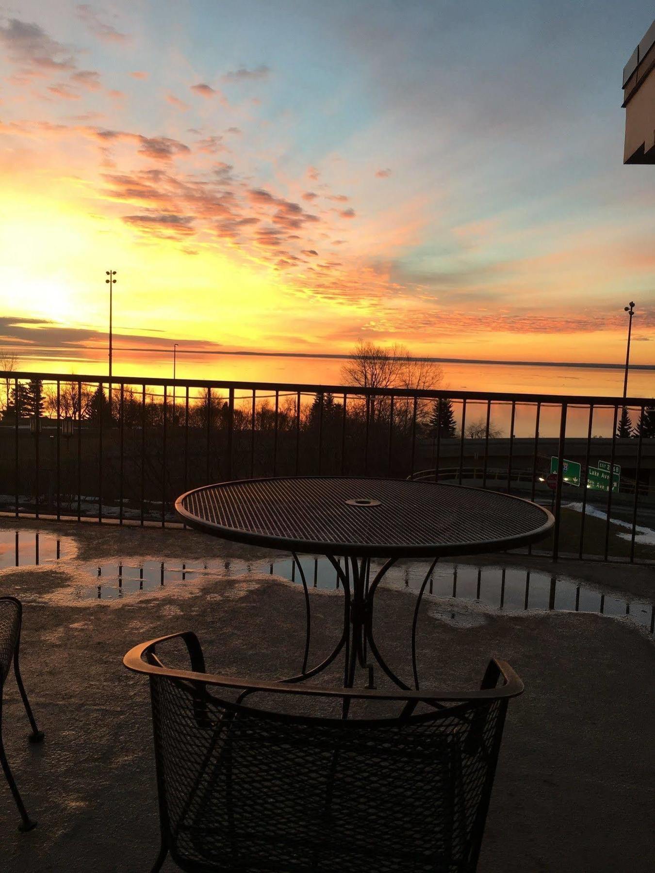 Voyageur Lakewalk Inn Duluth Exteriör bild